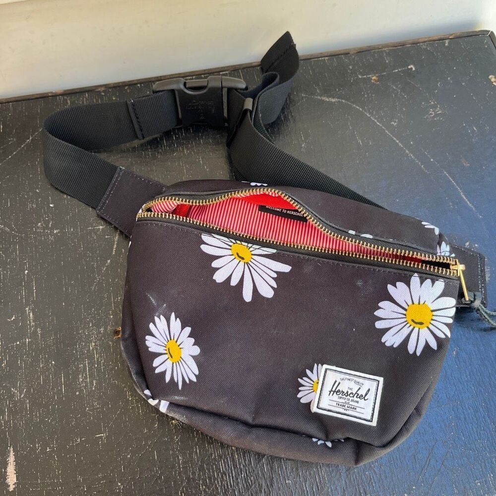 Herschel Fifteen Daisy Hip Pack Black Floral Belt Bag Festival Crossbody